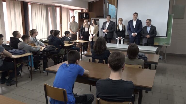 U Mašinskoj školi Pančevo održana tribina "Socijalni dijalog - Mladi mlađima"